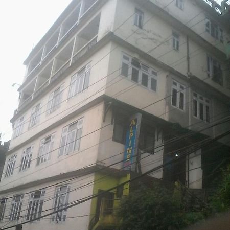 Hotel Alpine Дарджилинг Экстерьер фото